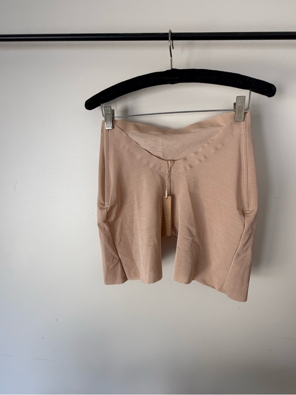 SKIMS sheer sculpt low back shapewear shorts size M Clay